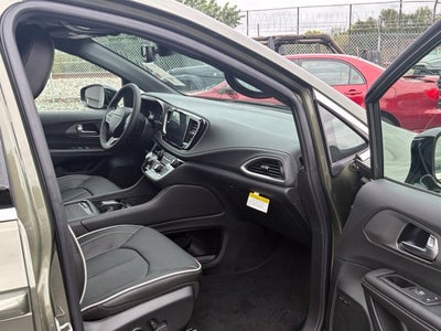 2027 Chrysler Pacifica PACIFICA LIMITED