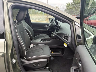 2027 Chrysler Pacifica PACIFICA LIMITED
