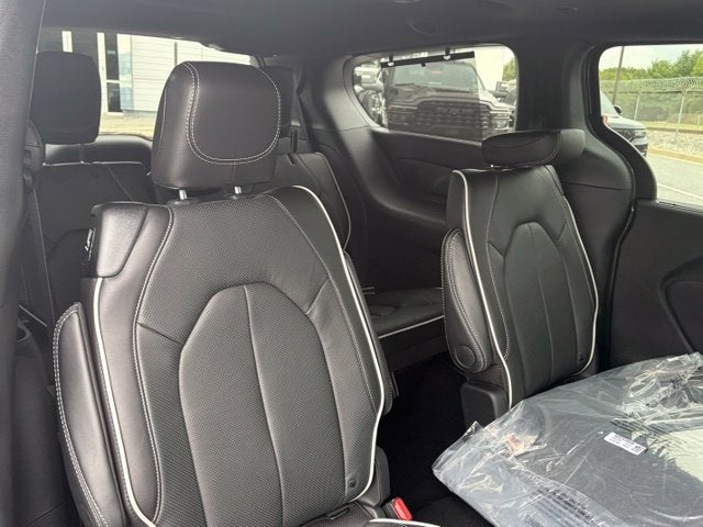 2027 Chrysler Pacifica PACIFICA LIMITED
