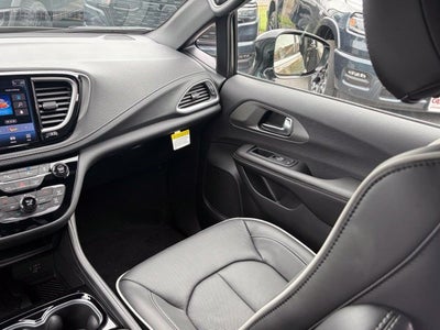 2027 Chrysler Pacifica PACIFICA LIMITED