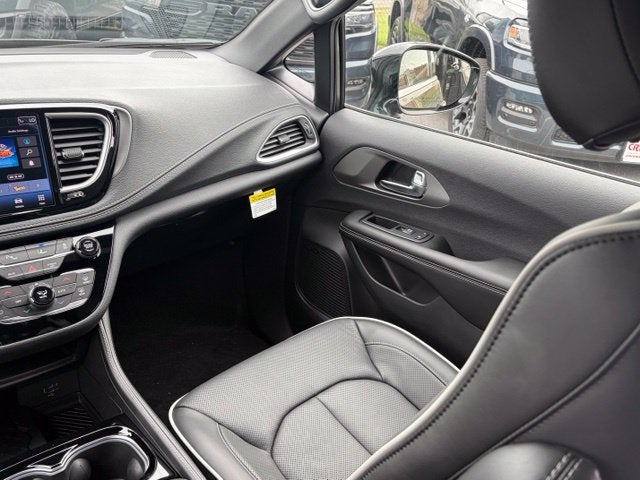 2027 Chrysler Pacifica PACIFICA LIMITED
