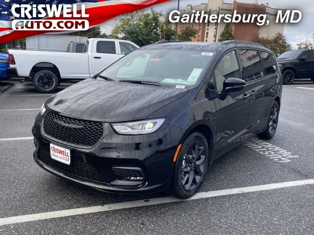 2026 Chrysler Pacifica Limited's photo