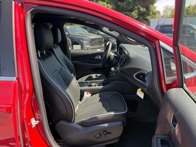 2027 Chrysler Pacifica PACIFICA LIMITED