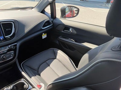2027 Chrysler Pacifica PACIFICA LIMITED