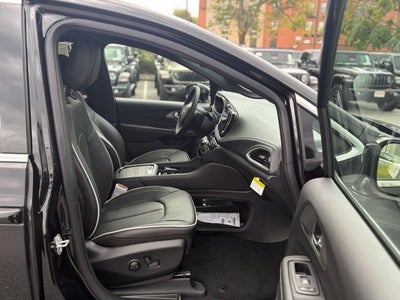2027 Chrysler Pacifica PACIFICA LIMITED