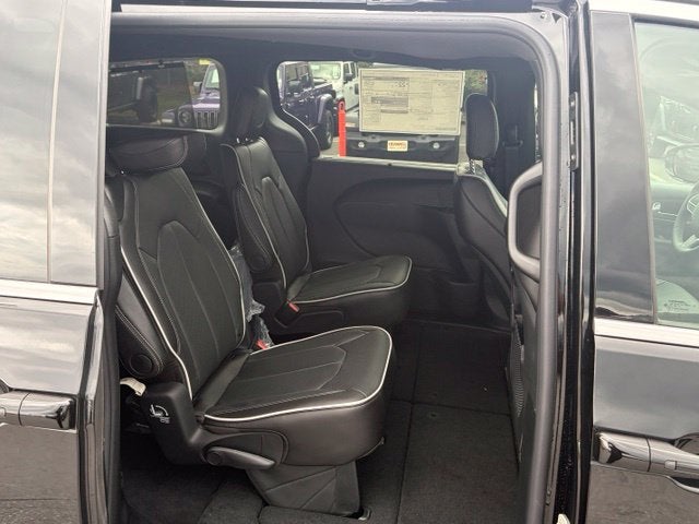 2027 Chrysler Pacifica PACIFICA LIMITED