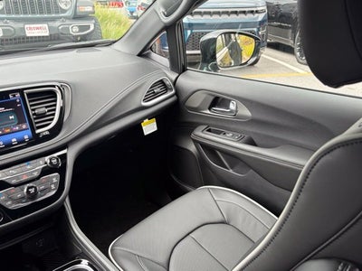 2027 Chrysler Pacifica PACIFICA LIMITED
