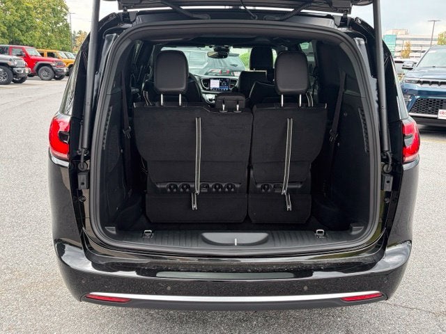 2027 Chrysler Pacifica PACIFICA LIMITED