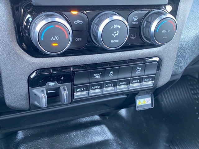 2023 RAM Ram 3500 RAM 3500 TRADESMAN CREW CAB 4X4 6'4' BOX