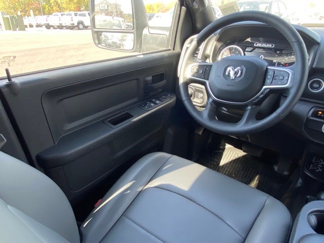 2023 RAM Ram 3500 RAM 3500 TRADESMAN CREW CAB 4X4 6'4' BOX