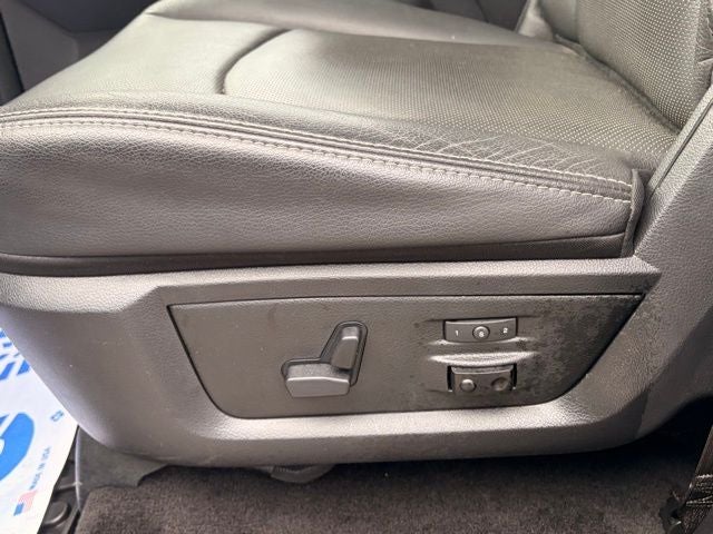 2017 RAM 3500 Laramie Crew Cab 4x4 6'4' Box