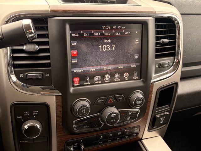 2017 RAM 3500 Laramie Crew Cab 4x4 6'4' Box