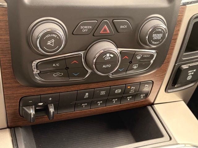 2017 RAM 3500 Laramie Crew Cab 4x4 6'4' Box