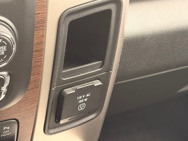 2017 RAM 3500 Laramie Crew Cab 4x4 6'4' Box