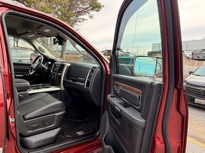 2017 RAM 3500 Laramie Crew Cab 4x4 6'4' Box