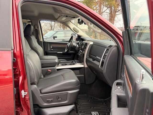 2017 RAM 3500 Laramie Crew Cab 4x4 6'4' Box