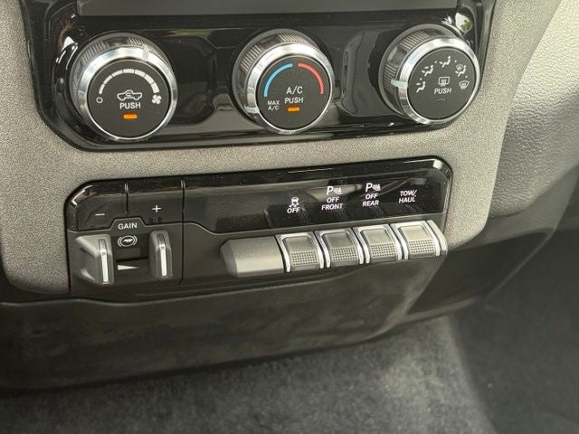 2026 RAM Ram 1500 RAM 1500 TRADESMAN CREW CAB 4X2 5'7' BOX