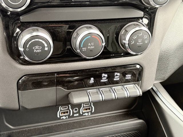 2026 RAM Ram 1500 RAM 1500 EXPRESS CREW CAB 4X4 5'7' BOX