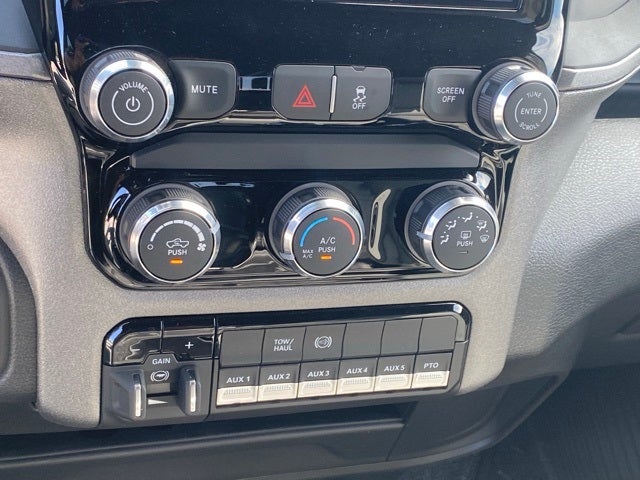 2025 RAM Ram 5500 Chassis Cab RAM 5500 TRADESMAN CHASSIS CREW CAB 4X4 84' CA