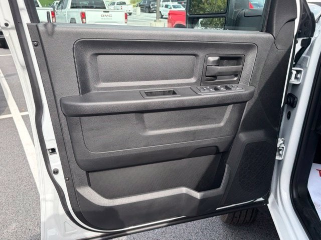 2027 RAM Ram 5500 Chassis Cab RAM 5500 TRADESMAN CHASSIS CREW CAB 4X4 84' CA