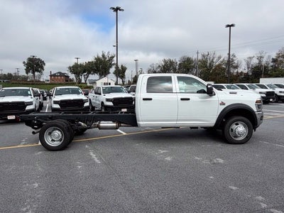 2027 RAM Ram 5500 Chassis Cab RAM 5500 TRADESMAN CHASSIS CREW CAB 4X4 84' CA