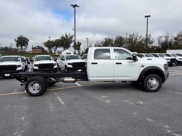 2027 RAM Ram 5500 Chassis Cab RAM 5500 TRADESMAN CHASSIS CREW CAB 4X4 84' CA