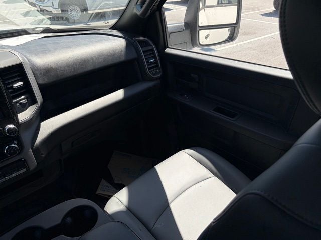 2026 RAM Ram 5500 Chassis Cab RAM 5500 TRADESMAN CHASSIS CREW CAB 4X4 84' CA