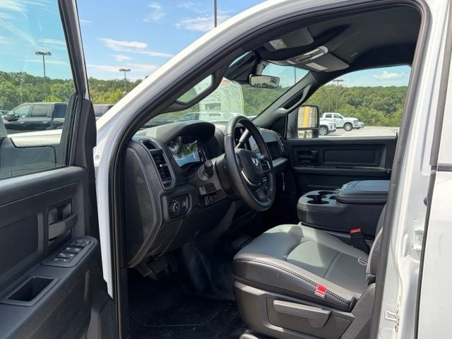 2026 RAM 5500 Chassis RAM 5500 TRADESMAN CHASSIS CREW CAB 4X4 84' CA