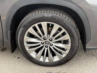 2022 Toyota Highlander Platinum