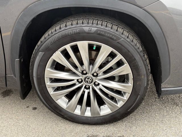 2022 Toyota Highlander Platinum