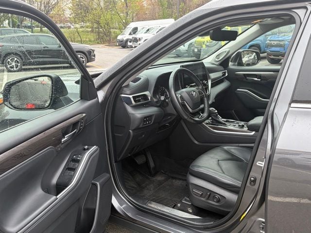 2022 Toyota Highlander Platinum