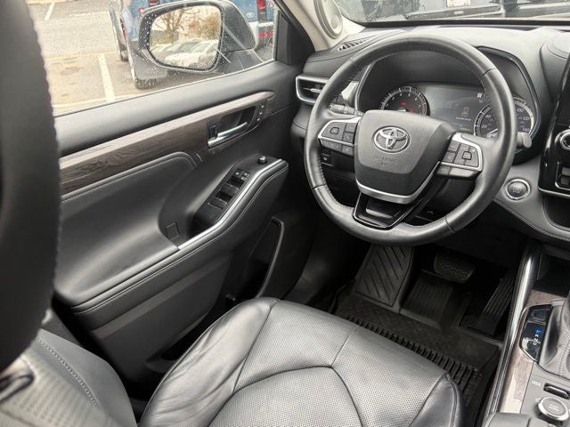 2022 Toyota Highlander Platinum