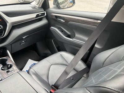 2022 Toyota Highlander Platinum