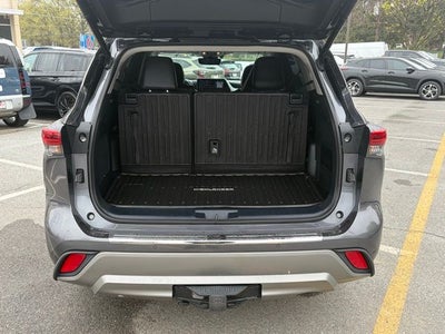 2022 Toyota Highlander Platinum